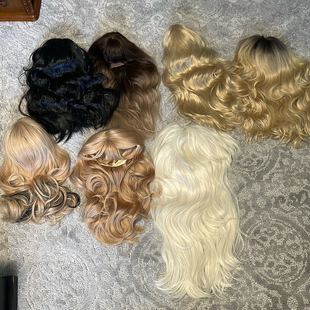 Cosplay wig lot, Barbie, Wonder Woman, Elsa, Stranger Things Chrissy etc